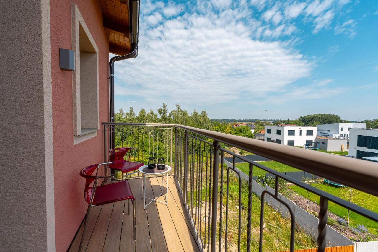 Laskara Garden Apartment By Prague Forest Nové Jirny Exterior foto